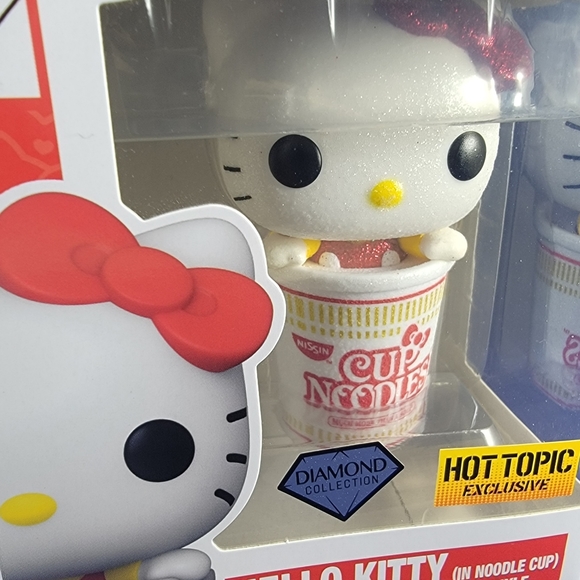 Hello kitty (in noodle cup), hot topic exclusive # 46 (nib) with pop protector - Picture 2 of 7